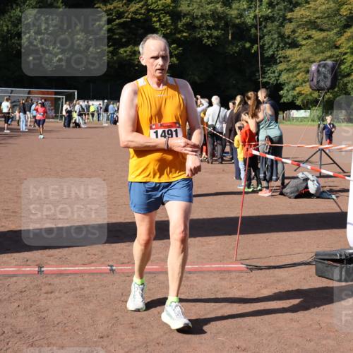 27.09.2026 - 35. Volkslauf durch das schöne Alstertal Strokosch-Dieckow http://msf.ph/oto/10585027 27.09.2026 11:48:34 Ziel 1491, 1677, 2980 meine-sportfotos.de