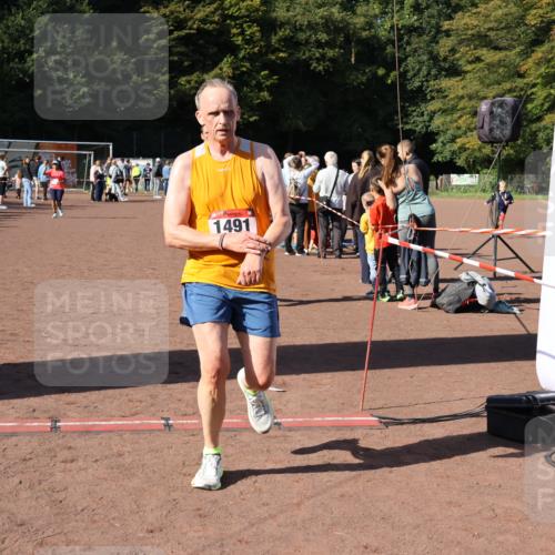 27.09.2026 - 35. Volkslauf durch das schöne Alstertal Strokosch-Dieckow http://msf.ph/oto/10585030 27.09.2026 11:48:34 Ziel 1491, 1677, 2980 meine-sportfotos.de