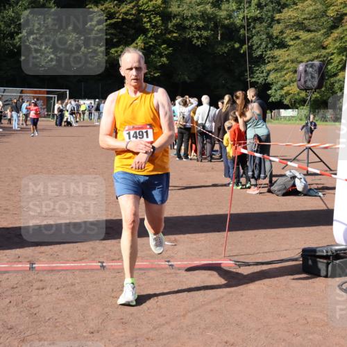 27.09.2026 - 35. Volkslauf durch das schöne Alstertal Strokosch-Dieckow http://msf.ph/oto/10585032 27.09.2026 11:48:34 Ziel 1491, 1677, 2980 meine-sportfotos.de
