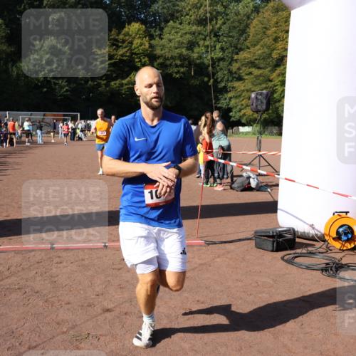27.09.2026 - 35. Volkslauf durch das schöne Alstertal Strokosch-Dieckow http://msf.ph/oto/10585040 27.09.2026 11:48:31 Ziel 1491, 1677, 2980 meine-sportfotos.de