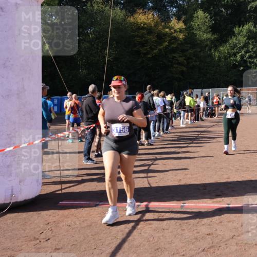 27.09.2026 - 35. Volkslauf durch das schöne Alstertal Strokosch-Dieckow http://msf.ph/oto/10585041 27.09.2026 11:49:59 Ziel 1544, 2422, 3156, 3238 meine-sportfotos.de