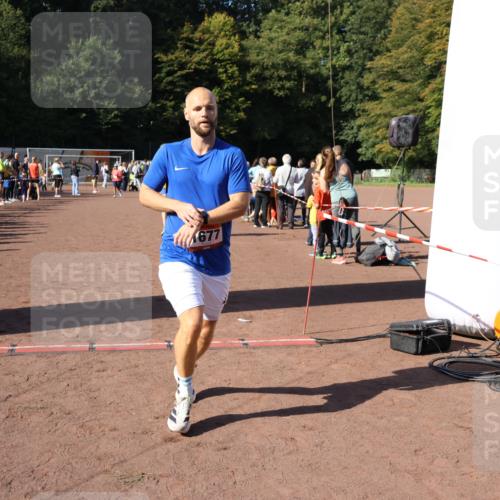 27.09.2026 - 35. Volkslauf durch das schöne Alstertal Strokosch-Dieckow http://msf.ph/oto/10585047 27.09.2026 11:48:31 Ziel 1491, 1677, 2980 meine-sportfotos.de