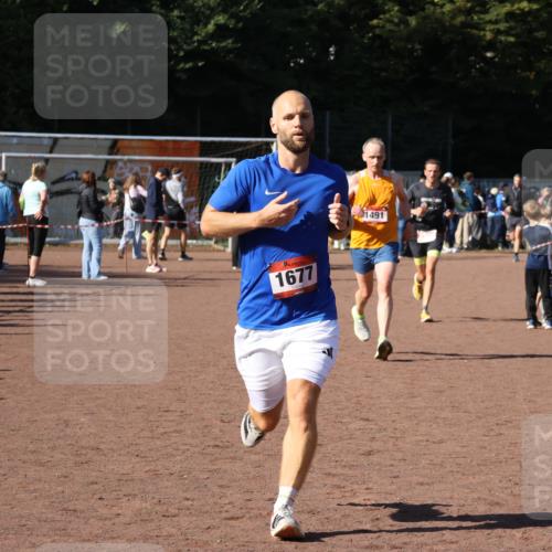 27.09.2026 - 35. Volkslauf durch das schöne Alstertal Strokosch-Dieckow http://msf.ph/oto/10585057 27.09.2026 11:48:29 Ziel 1491, 1677, 2438, 2980 meine-sportfotos.de