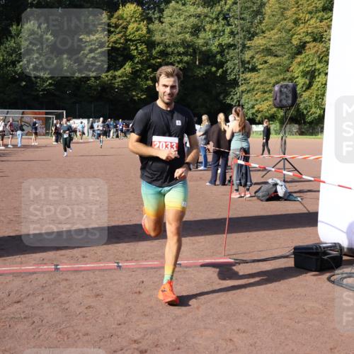27.09.2026 - 35. Volkslauf durch das schöne Alstertal Strokosch-Dieckow http://msf.ph/oto/10585069 27.09.2026 11:49:53 Ziel 2033, 2422, 3156, 3223, 3238 meine-sportfotos.de