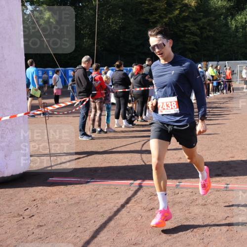 27.09.2026 - 35. Volkslauf durch das schöne Alstertal Strokosch-Dieckow http://msf.ph/oto/10585071 27.09.2026 11:48:26 Ziel 1491, 1677, 1701, 2438 meine-sportfotos.de