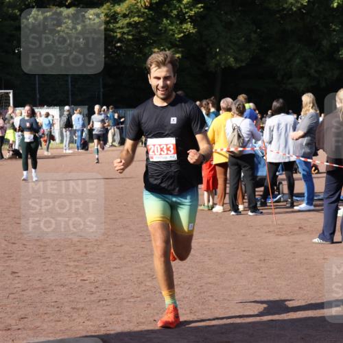 27.09.2026 - 35. Volkslauf durch das schöne Alstertal Strokosch-Dieckow http://msf.ph/oto/10585087 27.09.2026 11:49:52 Ziel 2033, 2422, 3156, 3223 meine-sportfotos.de