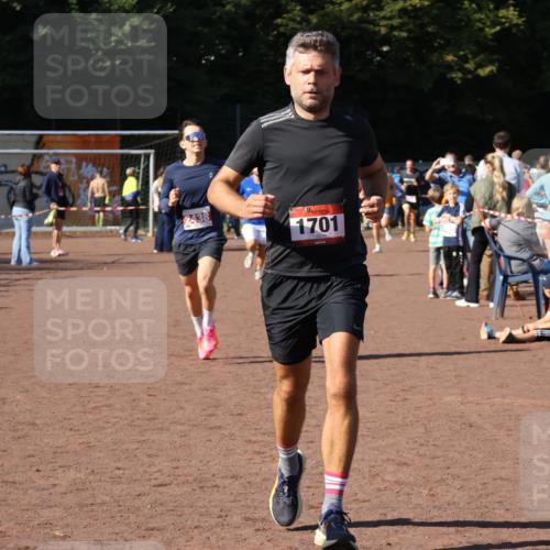 27.09.2026 - 35. Volkslauf durch das schöne Alstertal Strokosch-Dieckow http://msf.ph/oto/10585088 27.09.2026 11:48:23 Ziel 1677, 1701, 2438 meine-sportfotos.de
