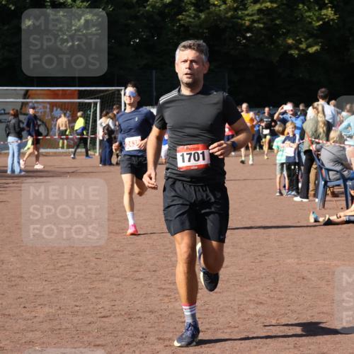 27.09.2026 - 35. Volkslauf durch das schöne Alstertal Strokosch-Dieckow http://msf.ph/oto/10585093 27.09.2026 11:48:23 Ziel 1677, 1701, 2438 meine-sportfotos.de