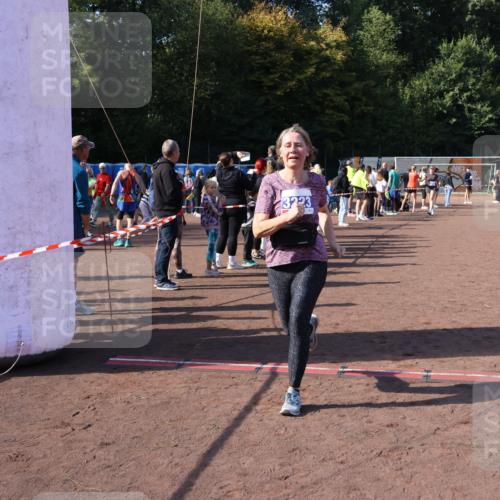 27.09.2026 - 35. Volkslauf durch das schöne Alstertal Strokosch-Dieckow http://msf.ph/oto/10585099 27.09.2026 11:49:50 Ziel 1506, 2033, 3223 meine-sportfotos.de