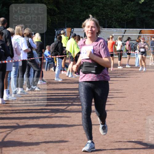 27.09.2026 - 35. Volkslauf durch das schöne Alstertal Strokosch-Dieckow http://msf.ph/oto/10585106 27.09.2026 11:49:49 Ziel 1506, 2033, 3223 meine-sportfotos.de