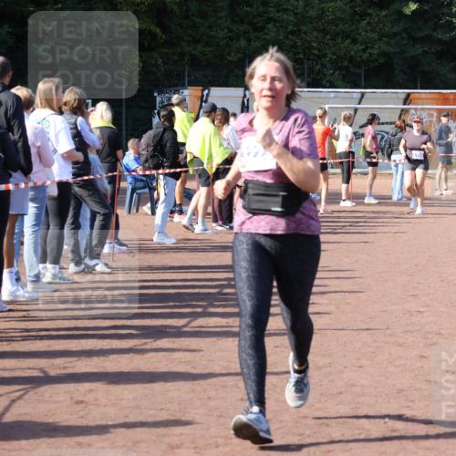 27.09.2026 - 35. Volkslauf durch das schöne Alstertal Strokosch-Dieckow http://msf.ph/oto/10585107 27.09.2026 11:49:49 Ziel 1506, 2033, 3223 meine-sportfotos.de