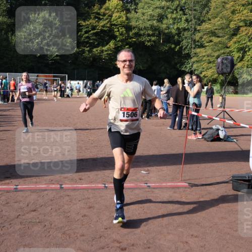 27.09.2026 - 35. Volkslauf durch das schöne Alstertal Strokosch-Dieckow http://msf.ph/oto/10585112 27.09.2026 11:49:48 Ziel 1506, 2033, 3223 meine-sportfotos.de