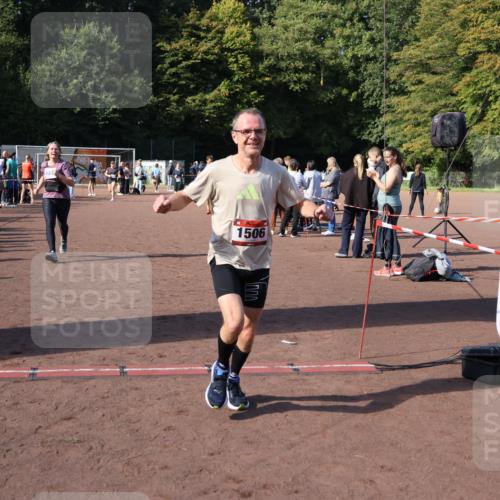 27.09.2026 - 35. Volkslauf durch das schöne Alstertal Strokosch-Dieckow http://msf.ph/oto/10585114 27.09.2026 11:49:48 Ziel 1506, 2033, 3223 meine-sportfotos.de