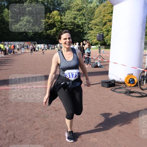 27.09.2026 - 35. Volkslauf durch das schöne Alstertal Strokosch-Dieckow http://msf.ph/oto/10585137 27.09.2026 11:49:42 Ziel 1506, 3175, 3223 meine-sportfotos.de