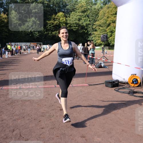 27.09.2026 - 35. Volkslauf durch das schöne Alstertal Strokosch-Dieckow http://msf.ph/oto/10585144 27.09.2026 11:49:41 Ziel 1506, 3175, 3223 meine-sportfotos.de