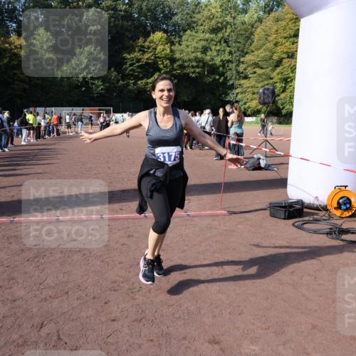 27.09.2026 - 35. Volkslauf durch das schöne Alstertal Strokosch-Dieckow http://msf.ph/oto/10585146 27.09.2026 11:49:41 Ziel 1506, 3175, 3223 meine-sportfotos.de