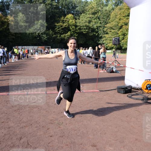 27.09.2026 - 35. Volkslauf durch das schöne Alstertal Strokosch-Dieckow http://msf.ph/oto/10585148 27.09.2026 11:49:41 Ziel 1506, 3175, 3223 meine-sportfotos.de
