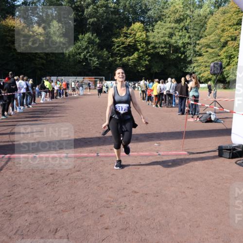 27.09.2026 - 35. Volkslauf durch das schöne Alstertal Strokosch-Dieckow http://msf.ph/oto/10585161 27.09.2026 11:49:41 Ziel 1506, 3175, 3223 meine-sportfotos.de