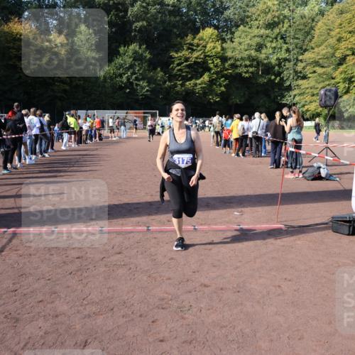 27.09.2026 - 35. Volkslauf durch das schöne Alstertal Strokosch-Dieckow http://msf.ph/oto/10585163 27.09.2026 11:49:41 Ziel 1506, 3175, 3223 meine-sportfotos.de