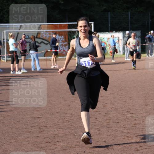 27.09.2026 - 35. Volkslauf durch das schöne Alstertal Strokosch-Dieckow http://msf.ph/oto/10585171 27.09.2026 11:49:39 Ziel 1506, 3175 meine-sportfotos.de