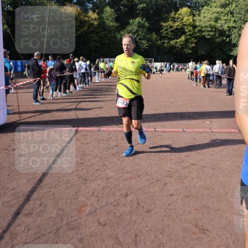 27.09.2026 - 35. Volkslauf durch das schöne Alstertal Strokosch-Dieckow http://msf.ph/oto/10585189 27.09.2026 11:49:33 Ziel 1487, 1493, 2363, 3175 meine-sportfotos.de