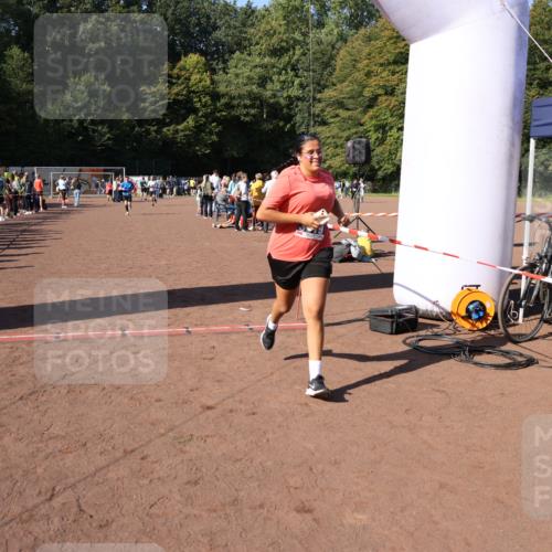 27.09.2026 - 35. Volkslauf durch das schöne Alstertal Strokosch-Dieckow http://msf.ph/oto/10585194 27.09.2026 11:47:44 Ziel 1479, 1501, 3319 meine-sportfotos.de
