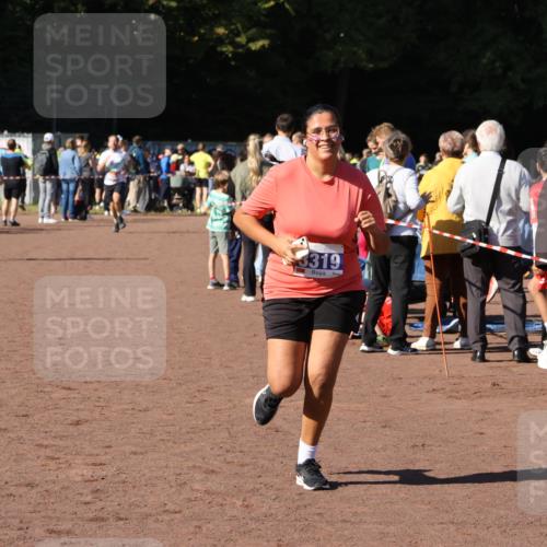 27.09.2026 - 35. Volkslauf durch das schöne Alstertal Strokosch-Dieckow http://msf.ph/oto/10585213 27.09.2026 11:47:42 Ziel 1501, 3319 meine-sportfotos.de