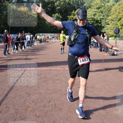 27.09.2026 - 35. Volkslauf durch das schöne Alstertal Strokosch-Dieckow http://msf.ph/oto/10585221 27.09.2026 11:49:31 Ziel 1487, 1493, 2363, 3248 meine-sportfotos.de