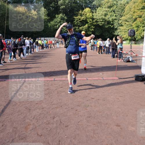 27.09.2026 - 35. Volkslauf durch das schöne Alstertal Strokosch-Dieckow http://msf.ph/oto/10585230 27.09.2026 11:49:30 Ziel 1009, 1487, 1493, 2363, 3248 meine-sportfotos.de