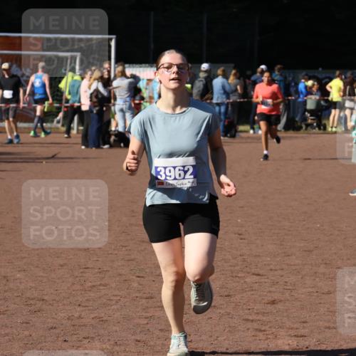 27.09.2026 - 35. Volkslauf durch das schöne Alstertal Strokosch-Dieckow http://msf.ph/oto/10585235 27.09.2026 11:47:33 Ziel 3962 meine-sportfotos.de