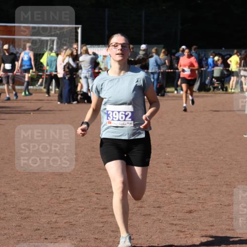 27.09.2026 - 35. Volkslauf durch das schöne Alstertal Strokosch-Dieckow http://msf.ph/oto/10585237 27.09.2026 11:47:33 Ziel 3962 meine-sportfotos.de