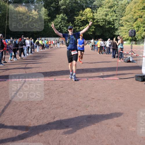 27.09.2026 - 35. Volkslauf durch das schöne Alstertal Strokosch-Dieckow http://msf.ph/oto/10585248 27.09.2026 11:49:29 Ziel 1009, 1475, 1487, 1493, 2363, 3248 meine-sportfotos.de