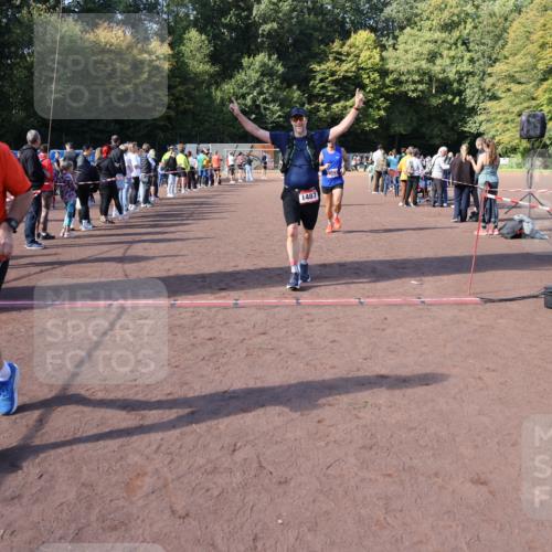 27.09.2026 - 35. Volkslauf durch das schöne Alstertal Strokosch-Dieckow http://msf.ph/oto/10585258 27.09.2026 11:49:29 Ziel 1009, 1475, 1487, 1493, 2363, 3248 meine-sportfotos.de