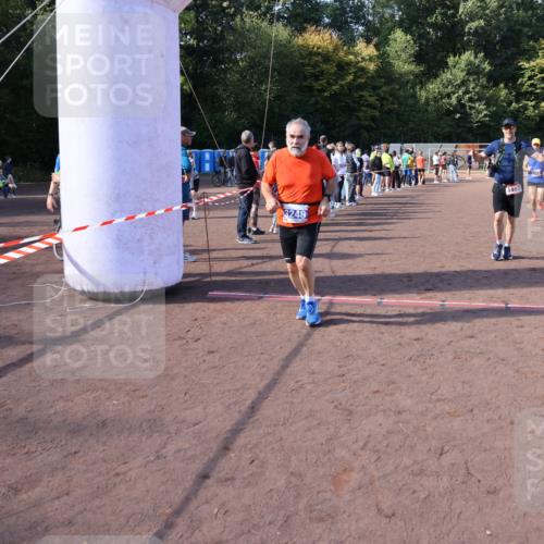 27.09.2026 - 35. Volkslauf durch das schöne Alstertal Strokosch-Dieckow http://msf.ph/oto/10585261 27.09.2026 11:49:28 Ziel 1009, 1475, 1487, 1493, 2363, 3248 meine-sportfotos.de