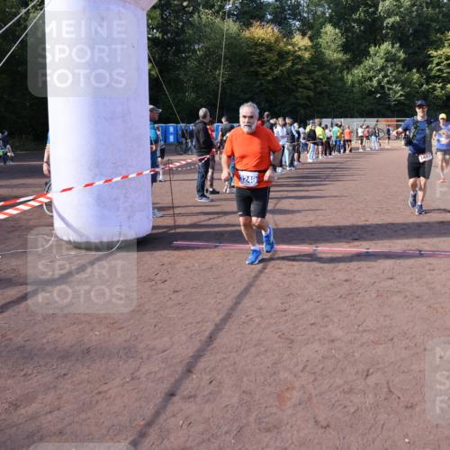 27.09.2026 - 35. Volkslauf durch das schöne Alstertal Strokosch-Dieckow http://msf.ph/oto/10585263 27.09.2026 11:49:28 Ziel 1009, 1475, 1487, 1493, 2363, 3248 meine-sportfotos.de