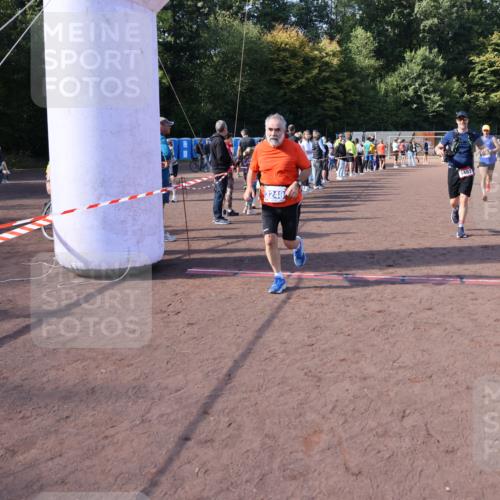 27.09.2026 - 35. Volkslauf durch das schöne Alstertal Strokosch-Dieckow http://msf.ph/oto/10585265 27.09.2026 11:49:28 Ziel 1009, 1475, 1487, 1493, 2363, 3248 meine-sportfotos.de