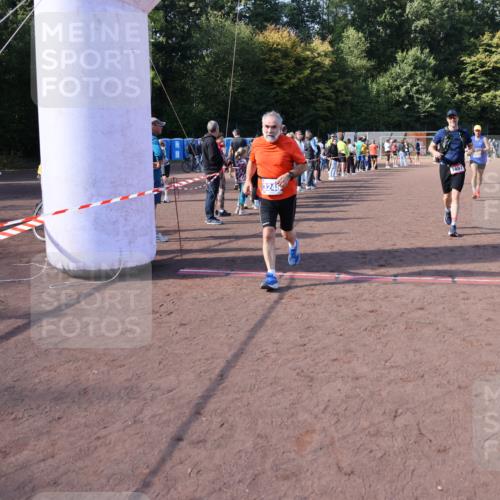 27.09.2026 - 35. Volkslauf durch das schöne Alstertal Strokosch-Dieckow http://msf.ph/oto/10585267 27.09.2026 11:49:28 Ziel 1009, 1475, 1487, 1493, 2363, 3248 meine-sportfotos.de