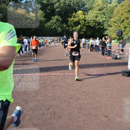 27.09.2026 - 35. Volkslauf durch das schöne Alstertal Strokosch-Dieckow http://msf.ph/oto/10585277 27.09.2026 11:49:27 Ziel 1009, 1475, 1487, 1493, 2363, 3248 meine-sportfotos.de