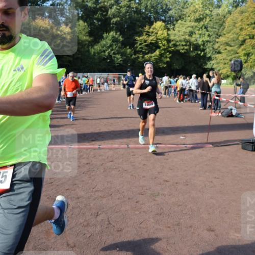 27.09.2026 - 35. Volkslauf durch das schöne Alstertal Strokosch-Dieckow http://msf.ph/oto/10585279 27.09.2026 11:49:26 Ziel 1009, 1475, 1487, 1493, 2363, 3248 meine-sportfotos.de
