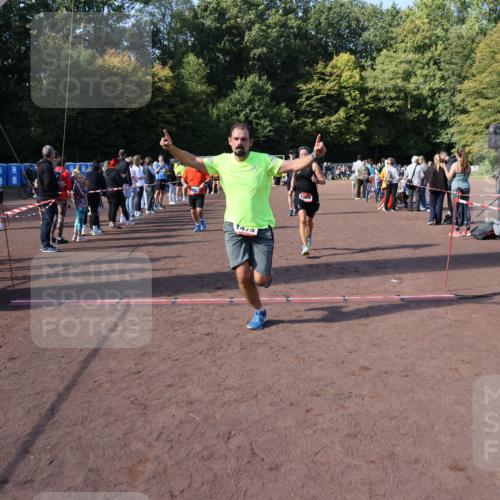 27.09.2026 - 35. Volkslauf durch das schöne Alstertal Strokosch-Dieckow http://msf.ph/oto/10585292 27.09.2026 11:49:26 Ziel 1009, 1475, 1487, 1493, 2363, 3248 meine-sportfotos.de