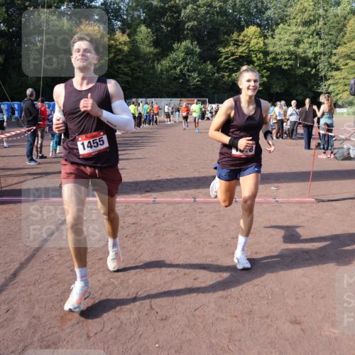 27.09.2026 - 35. Volkslauf durch das schöne Alstertal Strokosch-Dieckow http://msf.ph/oto/10585311 27.09.2026 11:49:21 Ziel 1009, 1018, 1455, 1475, 1487, 1503, 3248 meine-sportfotos.de