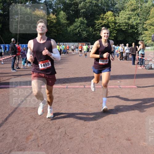 27.09.2026 - 35. Volkslauf durch das schöne Alstertal Strokosch-Dieckow http://msf.ph/oto/10585313 27.09.2026 11:49:21 Ziel 1009, 1018, 1455, 1475, 1487, 1503, 3248 meine-sportfotos.de