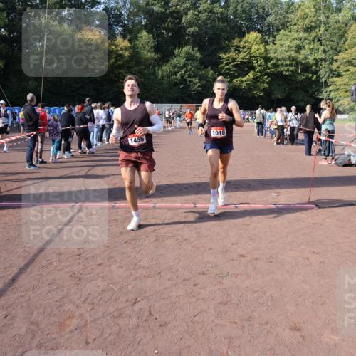 27.09.2026 - 35. Volkslauf durch das schöne Alstertal Strokosch-Dieckow http://msf.ph/oto/10585327 27.09.2026 11:49:20 Ziel 1009, 1018, 1455, 1475, 1503, 2982, 3248 meine-sportfotos.de