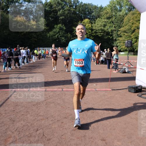 27.09.2026 - 35. Volkslauf durch das schöne Alstertal Strokosch-Dieckow http://msf.ph/oto/10585331 27.09.2026 11:49:19 Ziel 1009, 1018, 1455, 1475, 1503, 2982 meine-sportfotos.de
