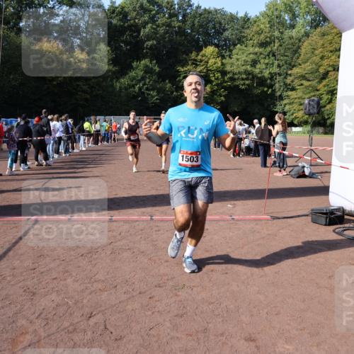 27.09.2026 - 35. Volkslauf durch das schöne Alstertal Strokosch-Dieckow http://msf.ph/oto/10585335 27.09.2026 11:49:18 Ziel 1009, 1018, 1455, 1475, 1503, 2982 meine-sportfotos.de