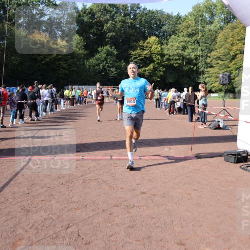 27.09.2026 - 35. Volkslauf durch das schöne Alstertal Strokosch-Dieckow http://msf.ph/oto/10585349 27.09.2026 11:49:18 Ziel 1009, 1018, 1455, 1475, 1503, 2982 meine-sportfotos.de