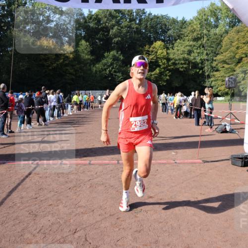 27.09.2026 - 35. Volkslauf durch das schöne Alstertal Strokosch-Dieckow http://msf.ph/oto/10585353 27.09.2026 11:49:17 Ziel 1018, 1455, 1475, 1503, 2982 meine-sportfotos.de