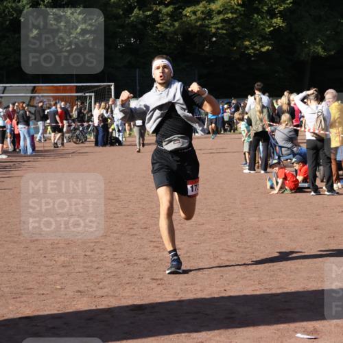 27.09.2026 - 35. Volkslauf durch das schöne Alstertal Strokosch-Dieckow http://msf.ph/oto/10585356 27.09.2026 11:46:59 Ziel 1010, 1734 meine-sportfotos.de
