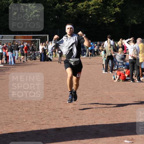 27.09.2026 - 35. Volkslauf durch das schöne Alstertal Strokosch-Dieckow http://msf.ph/oto/10585360 27.09.2026 11:46:59 Ziel 1010, 1734 meine-sportfotos.de