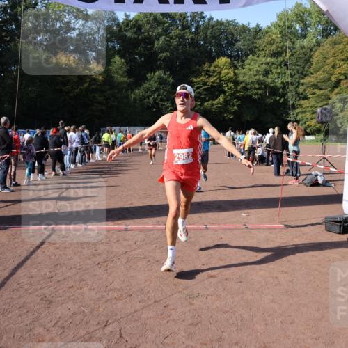 27.09.2026 - 35. Volkslauf durch das schöne Alstertal Strokosch-Dieckow http://msf.ph/oto/10585361 27.09.2026 11:49:17 Ziel 1018, 1455, 1475, 1503, 2982 meine-sportfotos.de